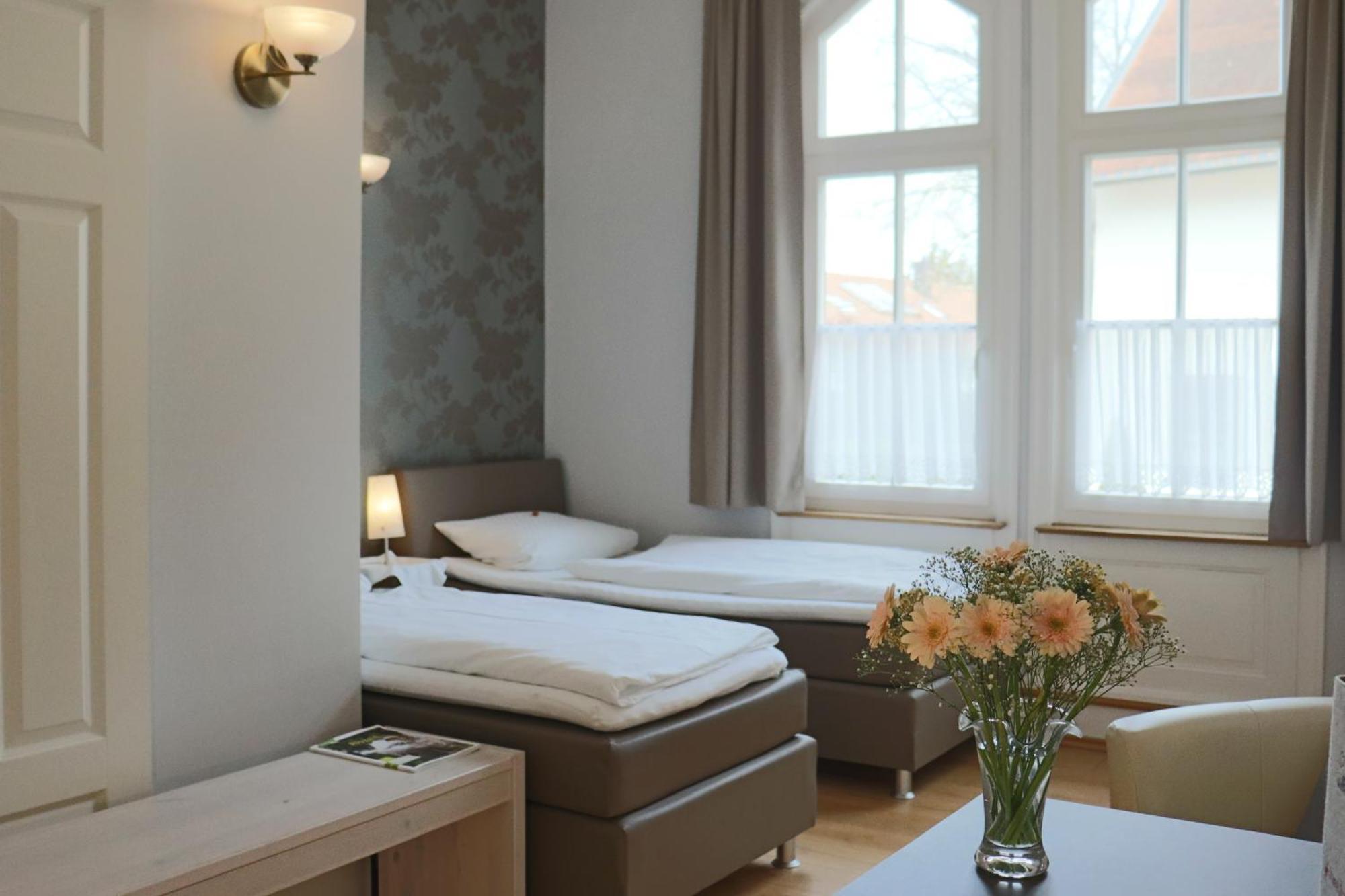 Gaestehaus "Unsere Stadtvilla" Хехинген Экстерьер фото